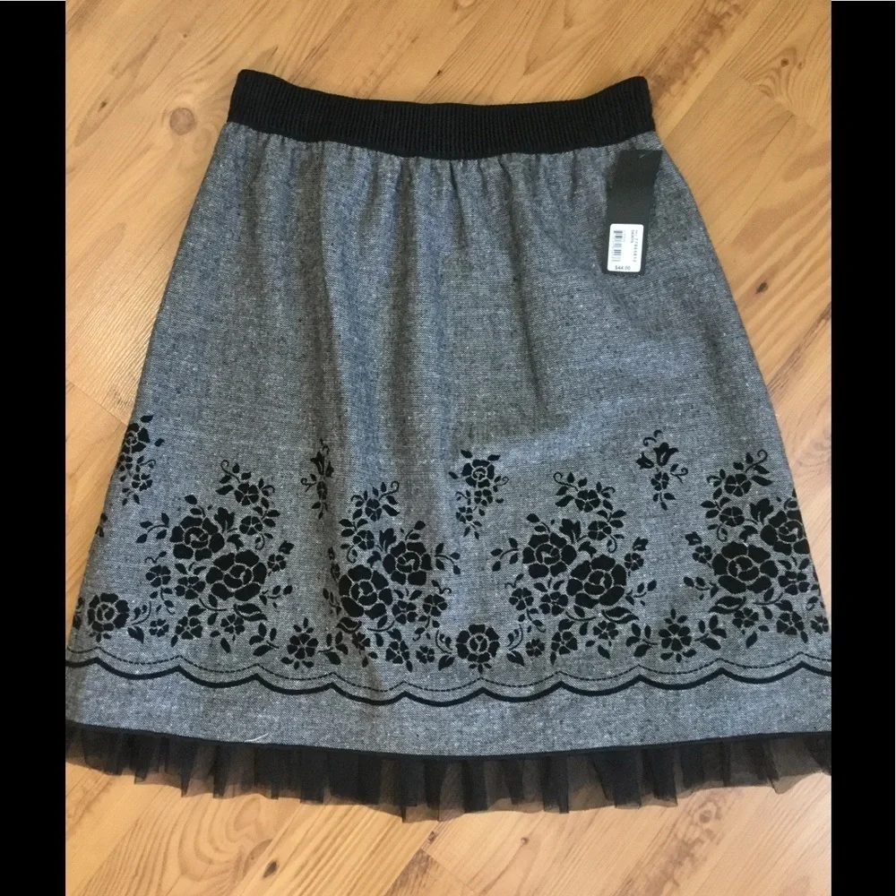 GNW black and gray tweed floral skirt small. - Picture 4 of 4